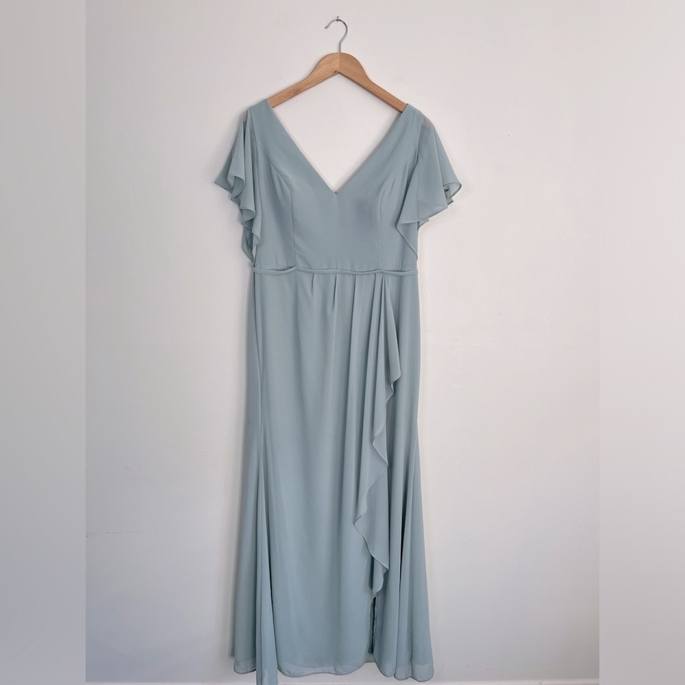 David’s Bridal Long Flutter Sleeve Bridesmaid Dress - Picture 4 of 13